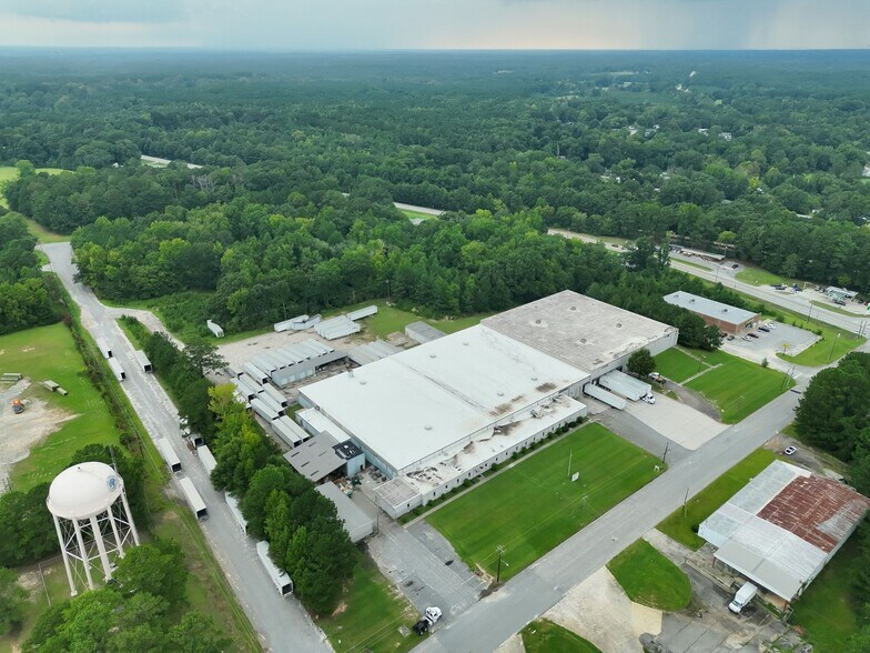 More Photos Of 1061 Industrial Blvd, Union Point Warehouse For Lease