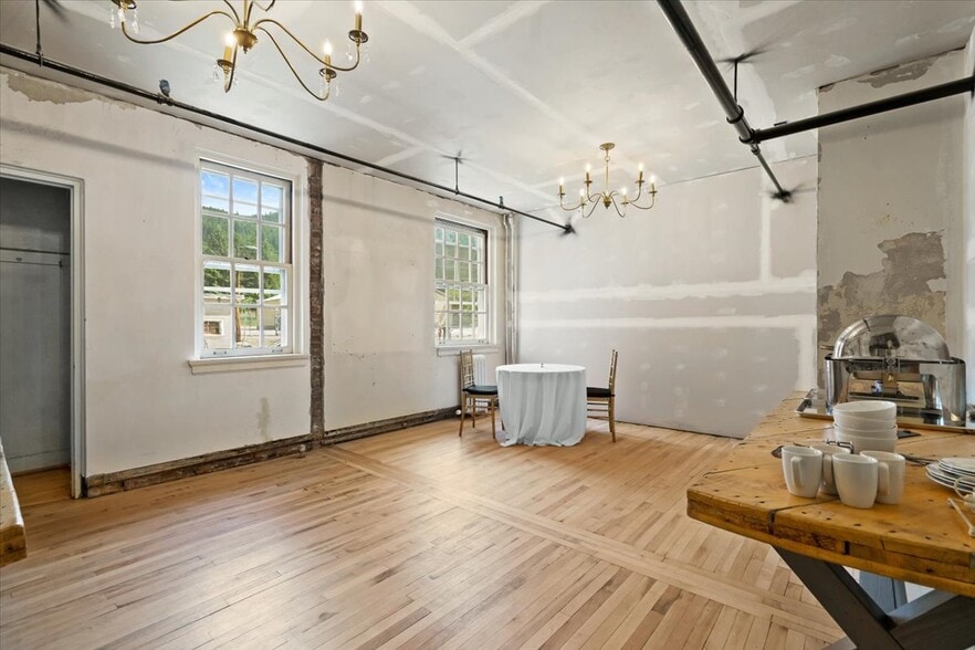 More Photos Of 99 Satherfield Rd, Silverton Hospitality For Sale