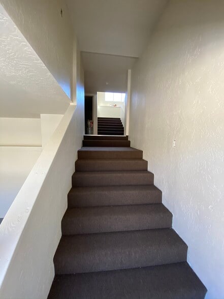 More Photos Of 125-129 N Main St, Porterville Storefront Retail Office For Lease