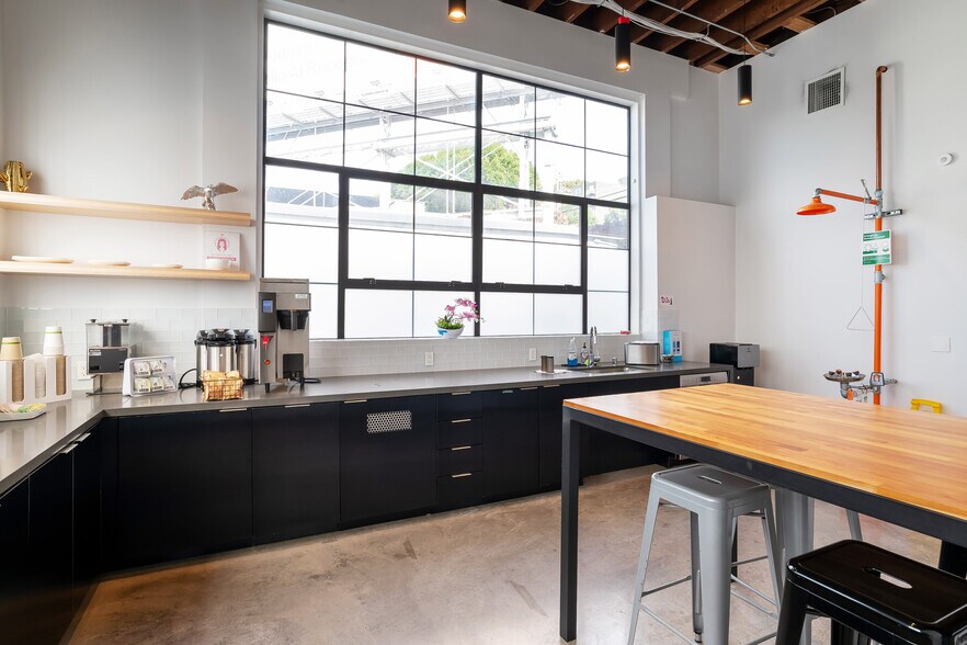 More Photos Of 2300 26th St, San Francisco Warehouse For Lease