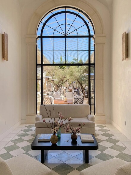 More Photos Of 1730 Western Ave, Los Angeles Hotel For Sale