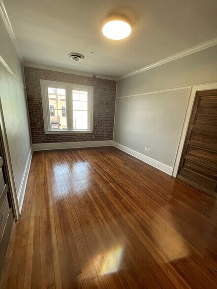 More Photos Of 121-129 N Main St, Mooresville Storefront Retail Office For Lease