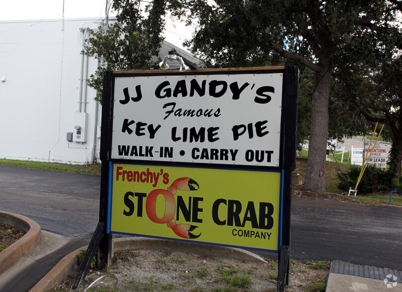 More Photos Of 3725 Alt 19, Palm Harbor Warehouse For Lease