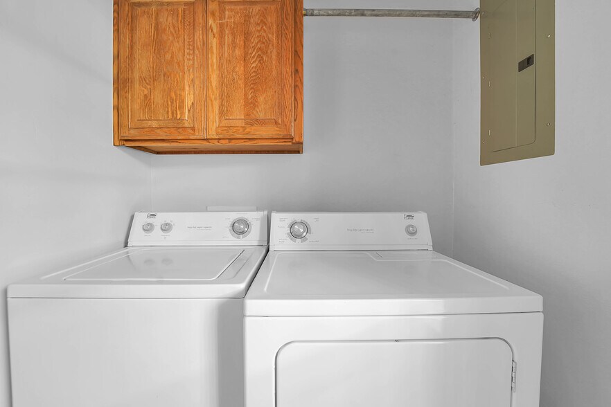 More Photos Of 1501 Wade St, Sayre Apartments For Sale