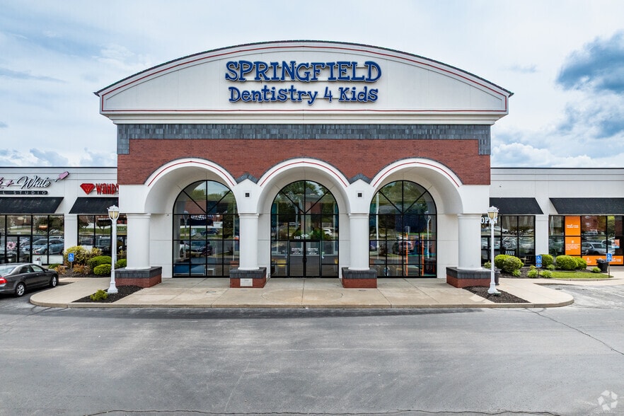 More Photos Of 900 E Battlefield St, Springfield General Retail For Lease