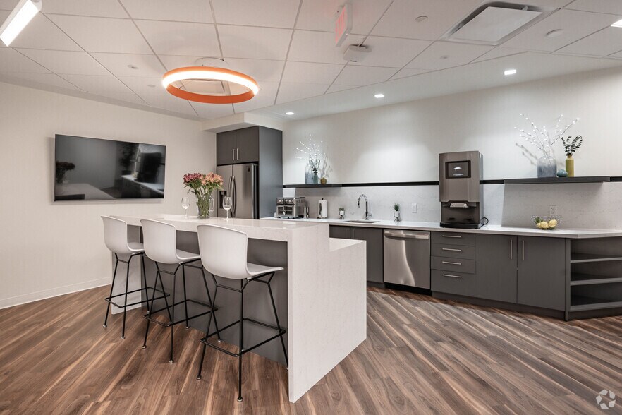 More Photos Of 1530 Wilson Blvd, Arlington Office For Lease