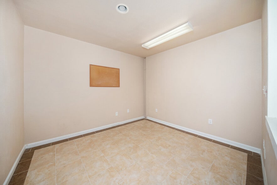 More Photos Of 741 Paso Robles St, Paso Robles Warehouse For Lease