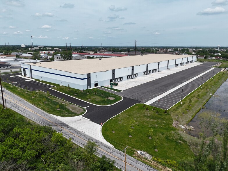 More Photos Of 8719 Mississippi St, Merrillville Distribution For Lease