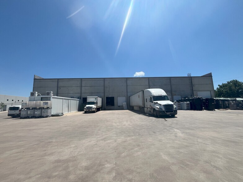 More Photos Of 4700 SW 25th Cir, Oklahoma City Warehouse For Lease