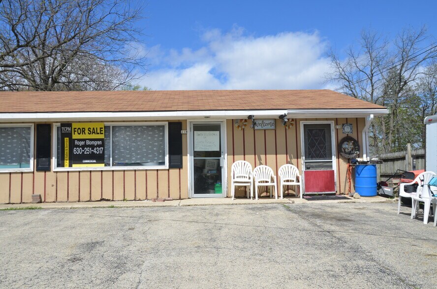 More Photos Of 216 Chicago Rd, Paw Paw Storefront For Sale