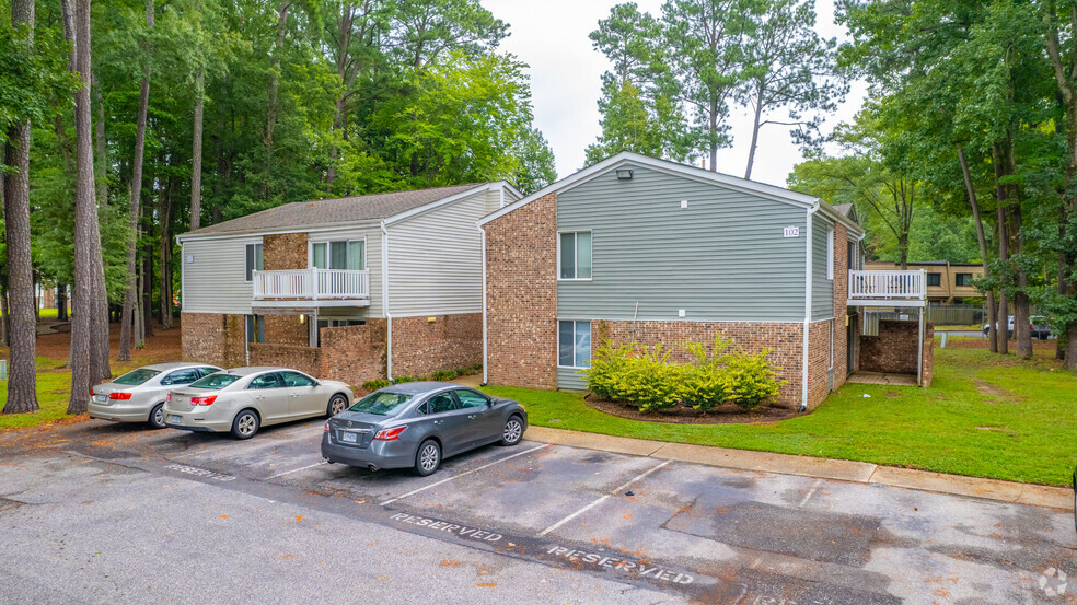 Primary Photo Of 104 Landmark Ct, Newport News Apartments For Sale