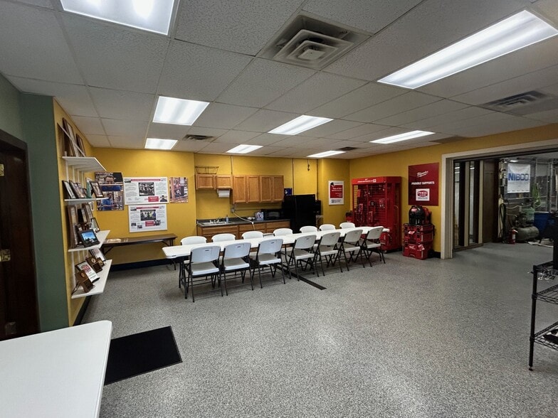 More Photos Of 3535 E Michigan St, Indianapolis Office For Sale