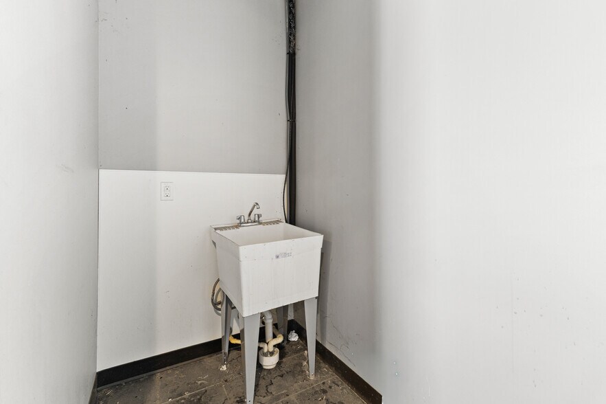 More Photos Of 7637 FM 3009, Schertz Light Distribution For Sale