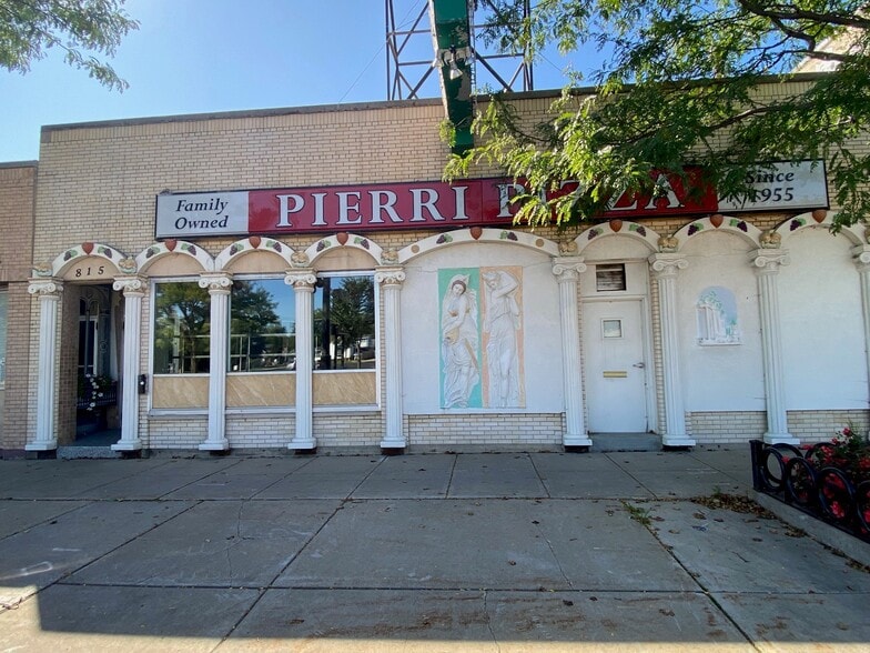 More Photos Of 815 W College Ave, Appleton Restaurant For Lease
