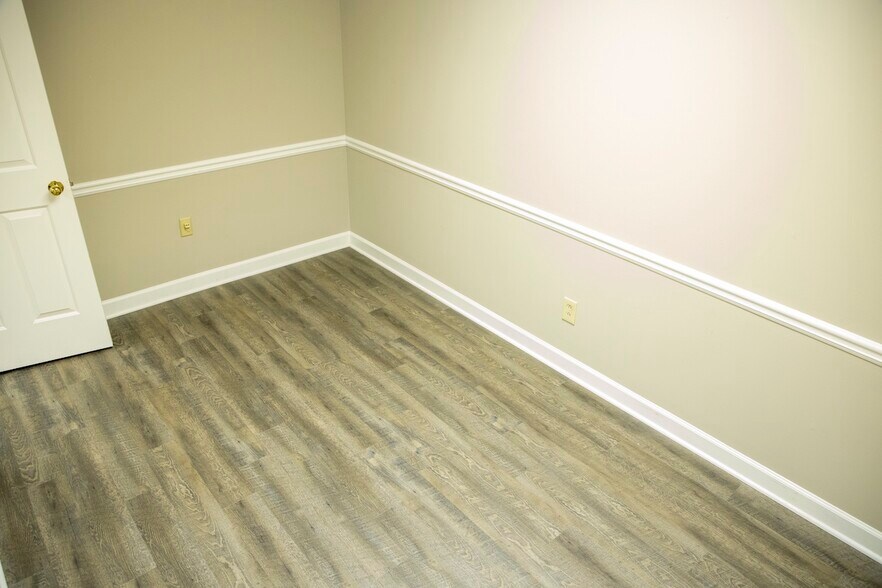 More Photos Of 425 E Crossville Rd, Roswell Office For Sale