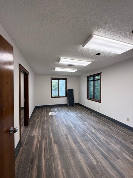 More Photos Of 4656 W Jefferson Blvd, Fort Wayne Unknown For Lease