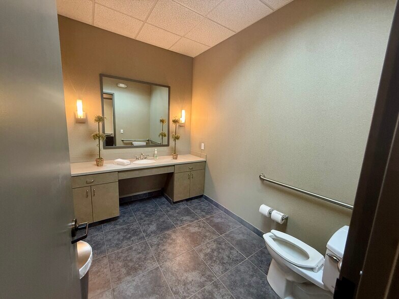 More Photos Of 960194 Gateway Blvd, Fernandina Beach Office For Lease