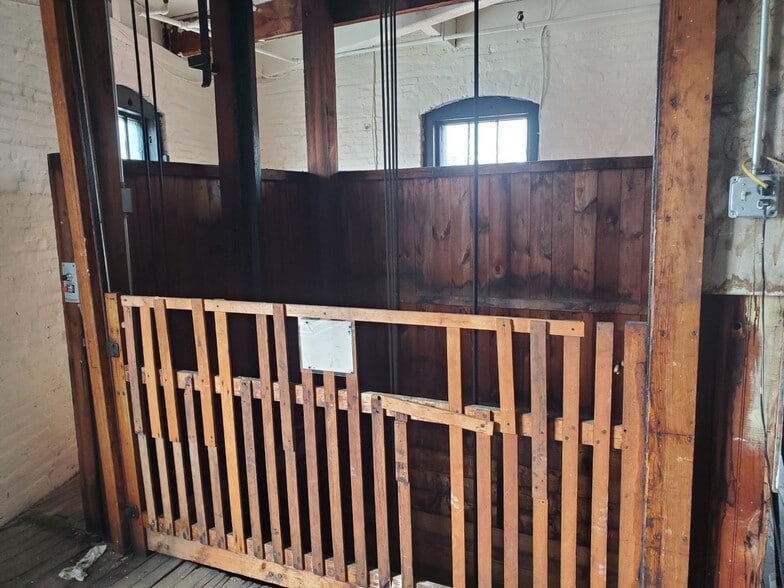 More Photos Of 61 Canal St, Manchester Warehouse For Sale