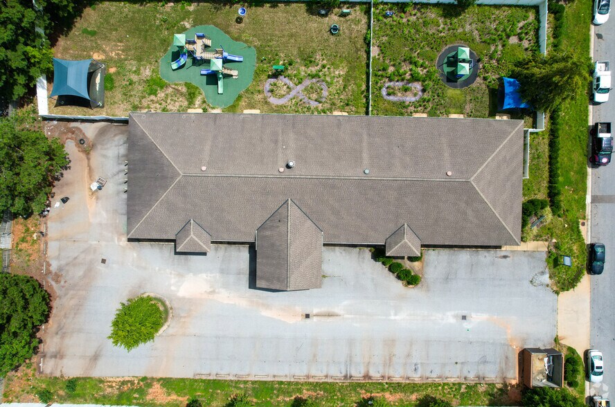 More Photos Of 7572 Kayne Blvd, Columbus Daycare Center For Lease