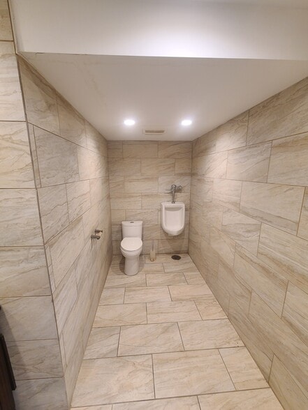 More Photos Of 2360 N Nevada Ave, Minneapolis Warehouse For Sale