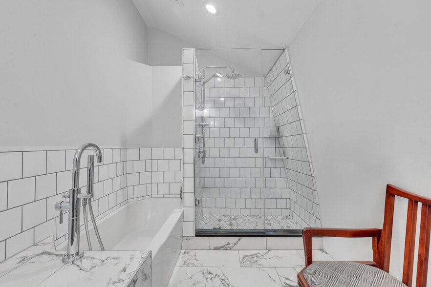 More Photos Of 277 W Baltimore Pike, Media Office For Sale