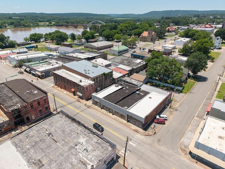 More Photos Of 111 N 3rd St, Ozark General Retail For Sale