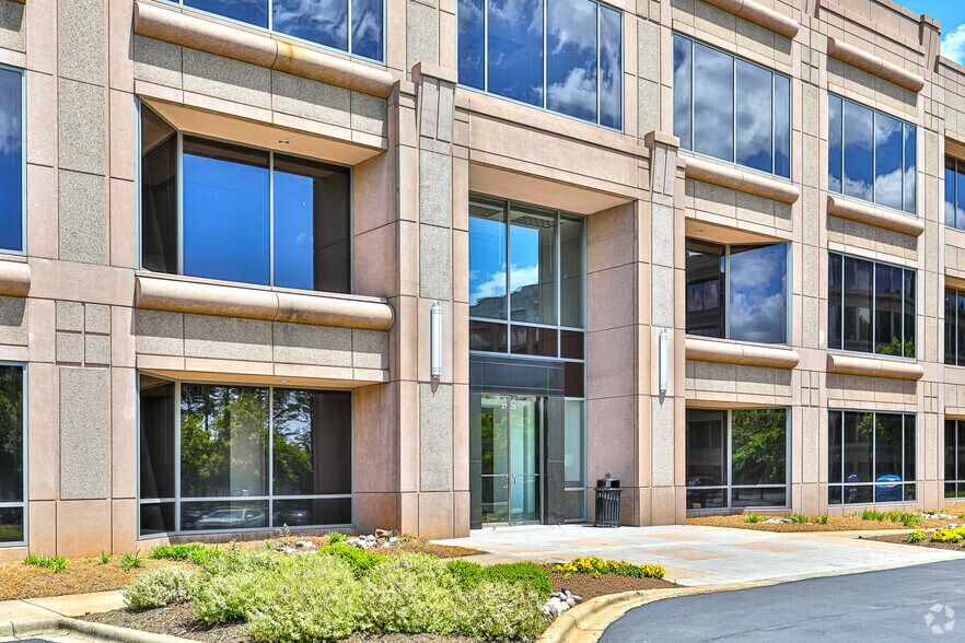 More Photos Of 2725 Water Ridge Pky, Charlotte Office For Lease