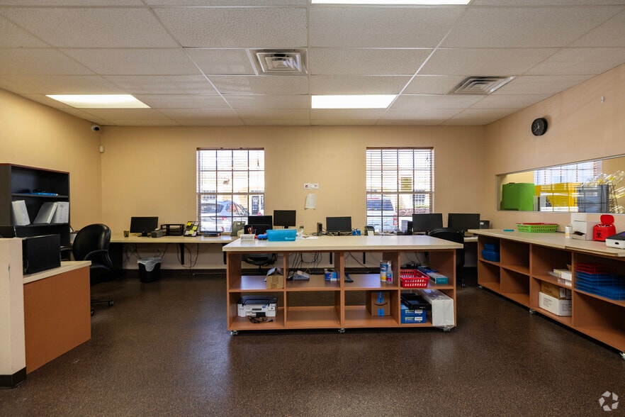 More Photos Of 1070-1072 E Brandon Blvd, Brandon Medical For Lease