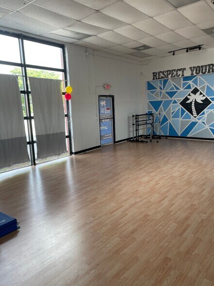 More Photos Of 5900 Stirling Rd, Hollywood Warehouse For Lease