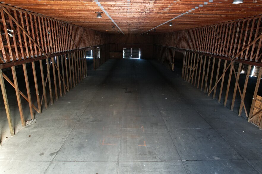 More Photos Of 211 S Elm St, Owosso Flex For Sale