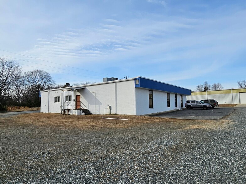 More Photos Of 206 E Frazier Ave, Liberty Unknown For Lease