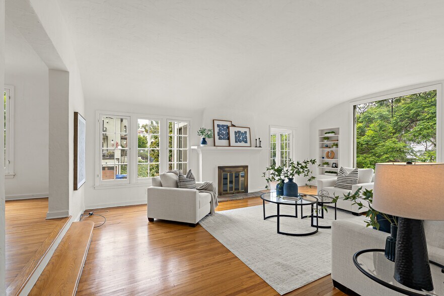 More Photos Of 1040 S Longwood Ave, Los Angeles Apartments For Sale
