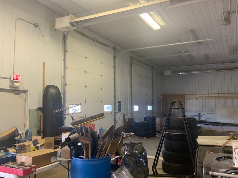More Photos Of 885 Wales Dr, Hartville Warehouse For Lease