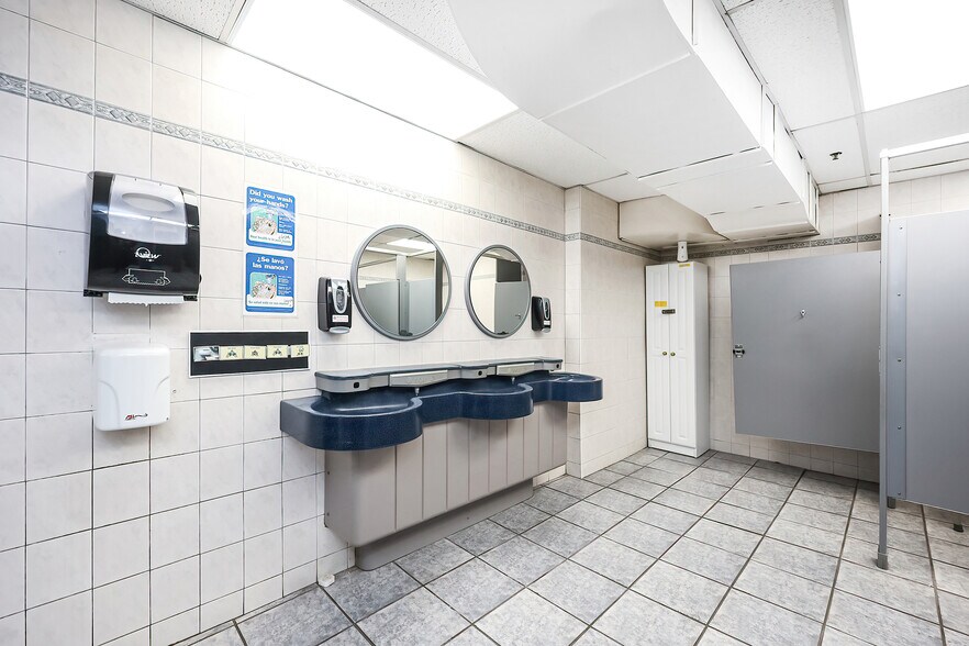 More Photos Of 44 Morris St, Webster Flex For Sale