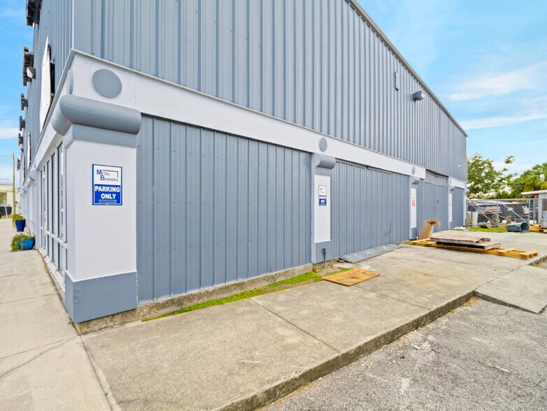 More Photos Of 2774 N Harbor City Blvd, Melbourne Freestanding For Lease