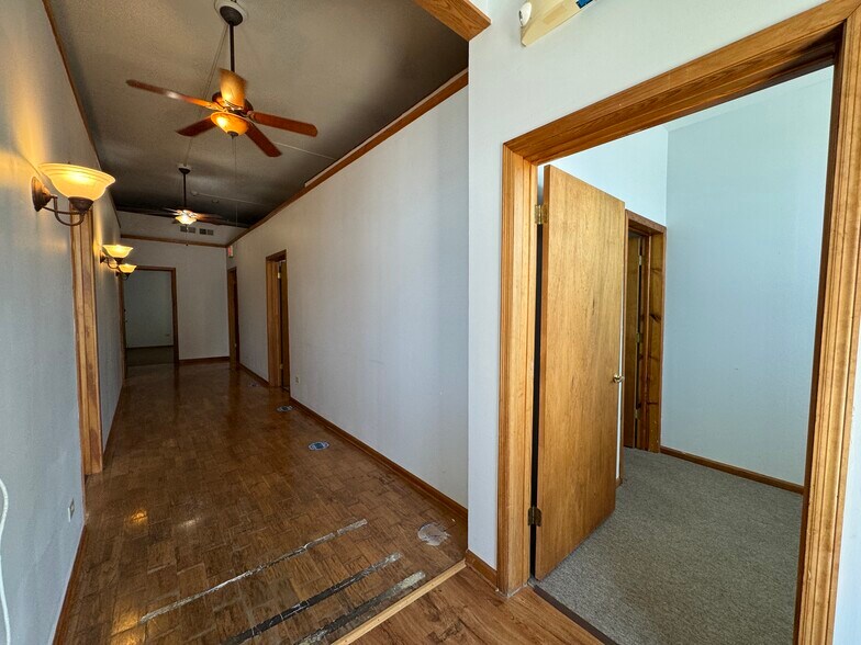 More Photos Of 28W583 Stafford Pl, Warrenville Restaurant For Lease