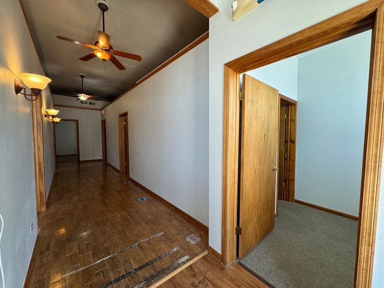 More Photos Of 28W583 Stafford Pl, Warrenville Restaurant For Lease