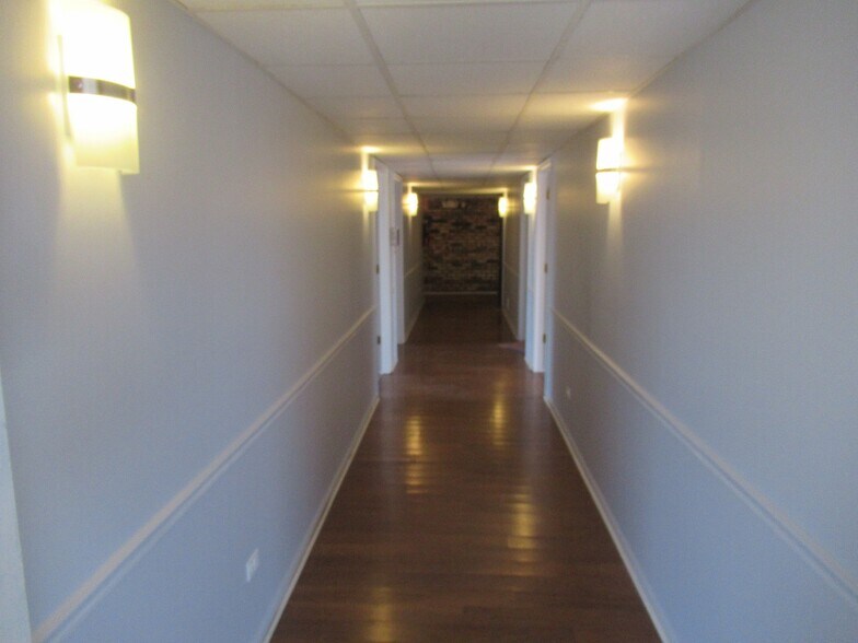 More Photos Of 5250 W Plattner Dr, Alsip Warehouse For Lease