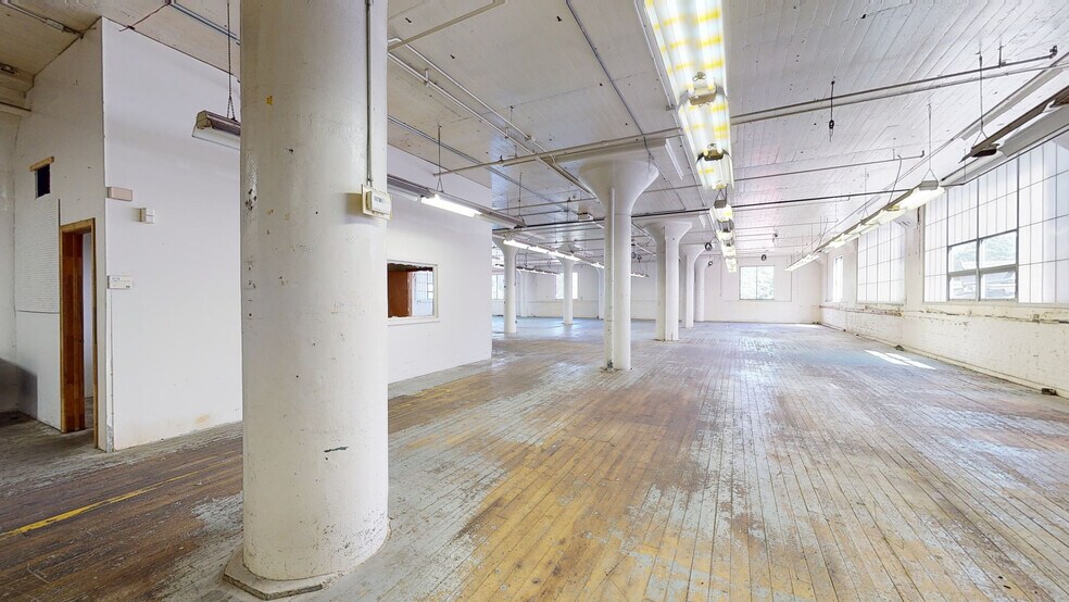 More Photos Of 290 Pratt St, Meriden Light Manufacturing For Lease