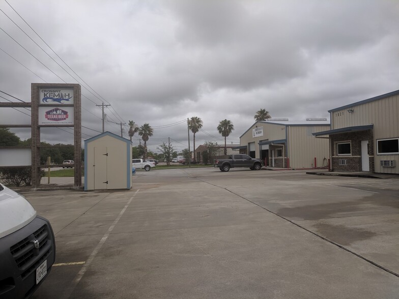 More Photos Of 1825 Dickinson Ave, Dickinson Warehouse For Lease