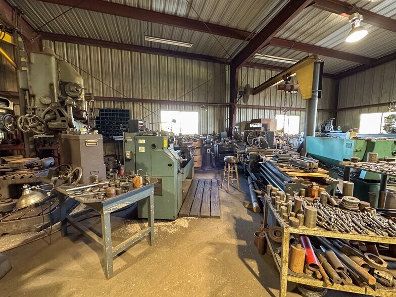 More Photos Of 4133 Loop 343, Rusk Manufacturing For Sale