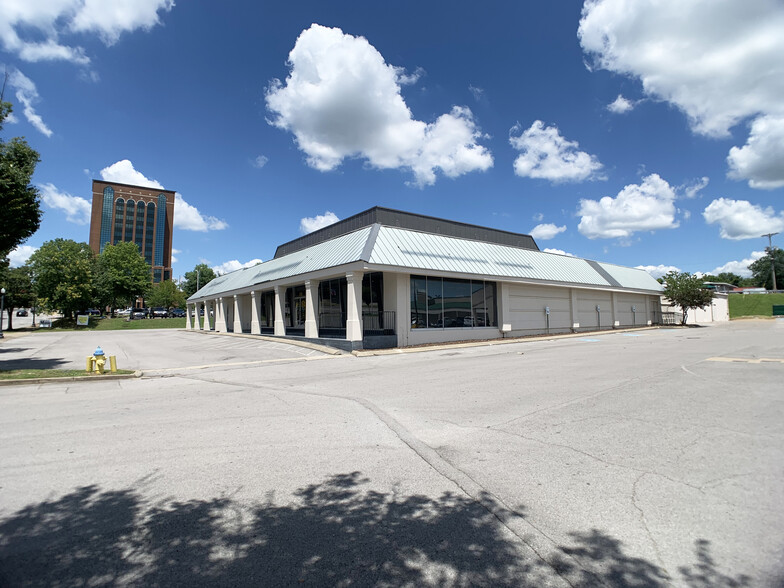 Primary Photo Of 115-123 SE Broad St, Murfreesboro Unknown For Lease