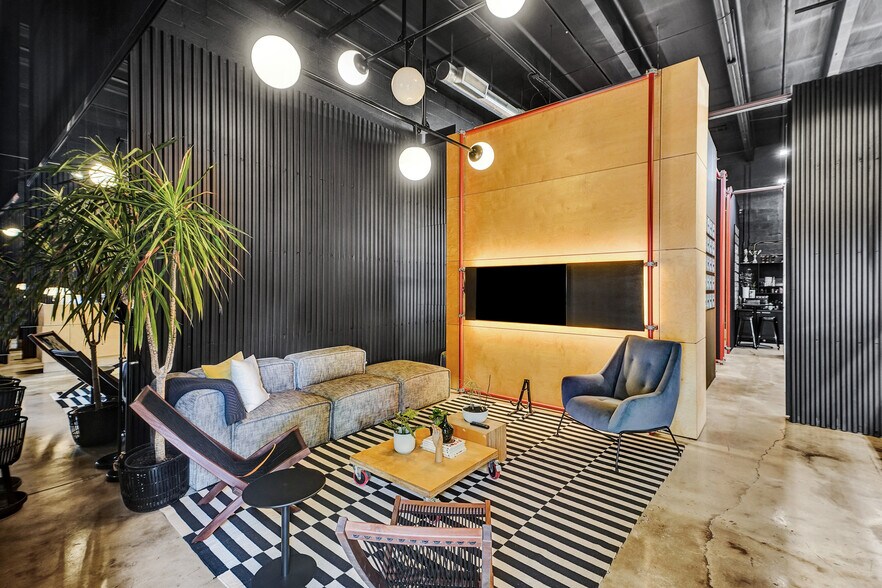 More Photos Of 5705-5785 NW 84th Ave, Miami Warehouse For Lease