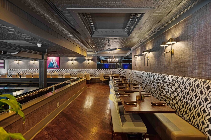 More Photos Of 72620 El Paseo, Palm Desert Restaurant For Sale