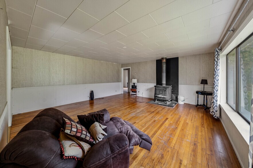 More Photos Of 6531 Lower River Rd, Grants Pass Specialty For Sale