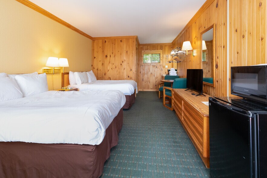 More Photos Of 1793 Holbert Cove Rd, Saluda Hotel For Sale