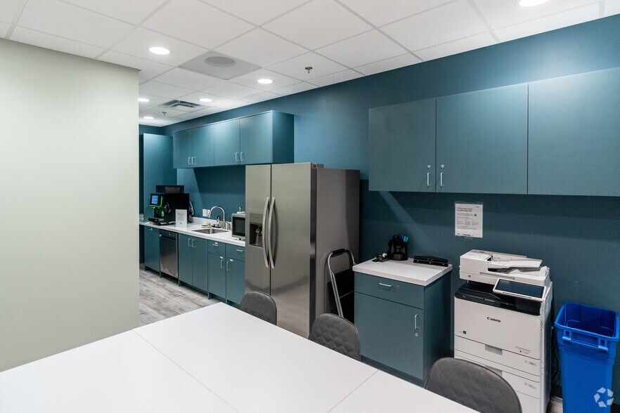 More Photos Of 3300 Gateway Centre Blvd, Morrisville Research And Development For Lease