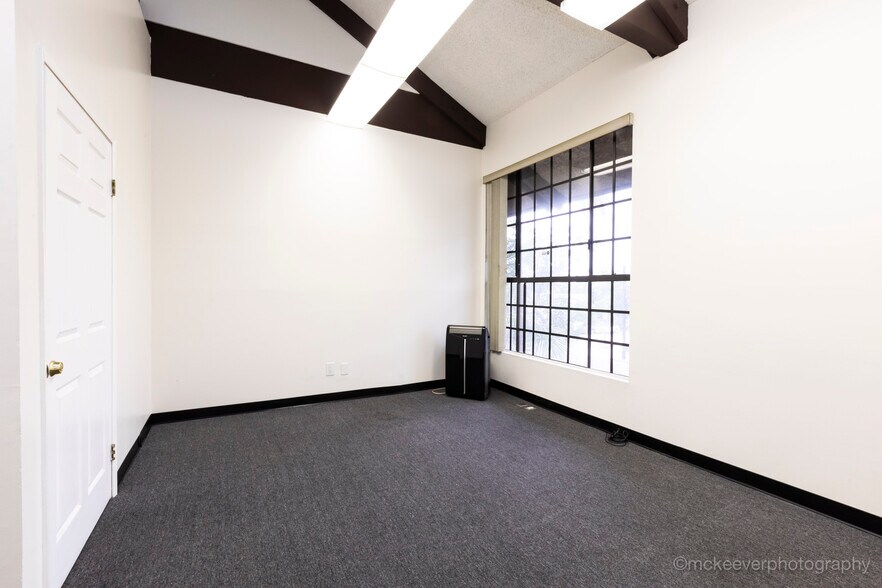 More Photos Of 800 E Wardlow Rd, Long Beach Loft Creative Space For Lease