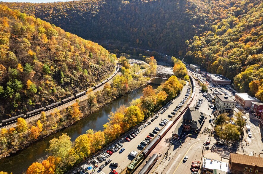 More Photos Of 23-25 Race St, Jim Thorpe Hospitality For Sale