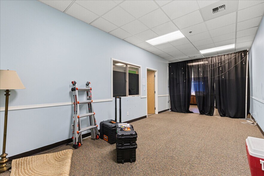 More Photos Of 18824 Smokey Point Blvd, Arlington Warehouse For Sale